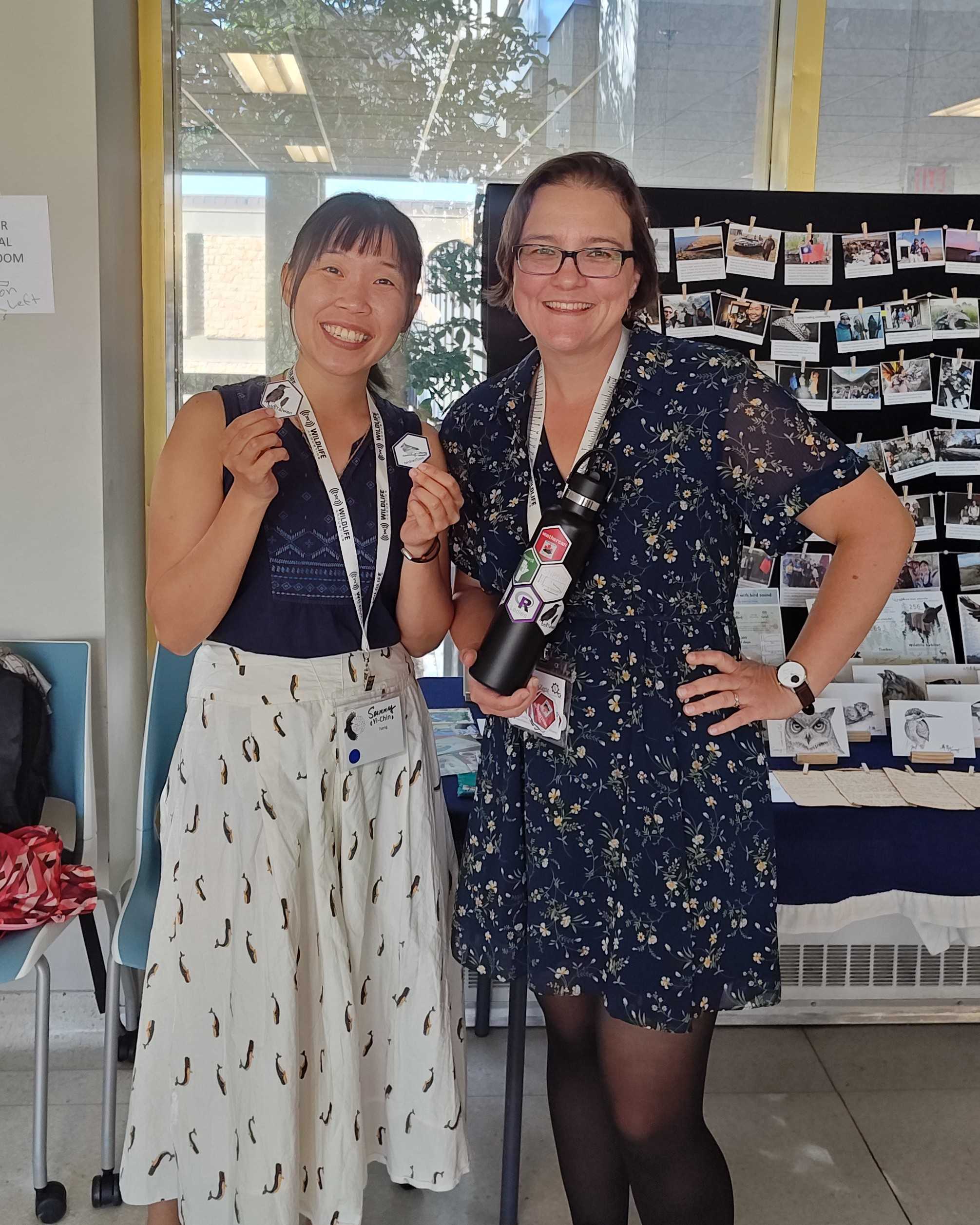 Sunny et Steffi montrent leurs autocollants R hex !